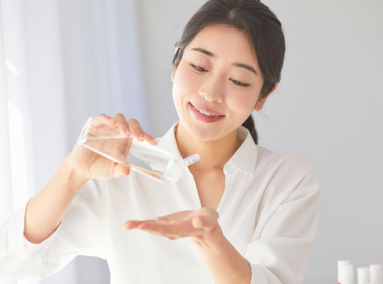 Cấp ẩm ngay bằng sản phẩm phù hợp sau khi rửa mặt để bảo vệ da