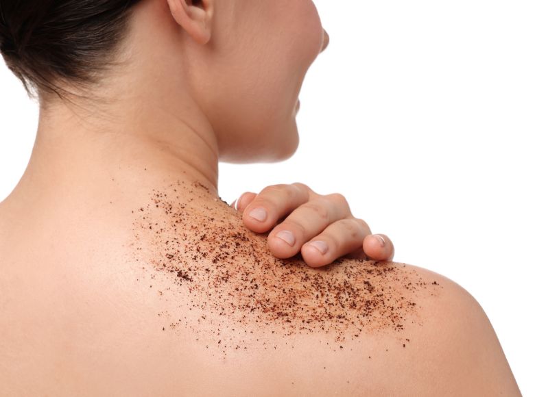 nguyên nhân gây mụn lưng ở nữ giới